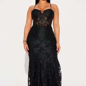 Elegant Black Lace Evening Gown